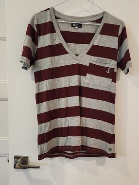 P2P 18.5" Striped V-Neck Shirt in Maroon and Gray